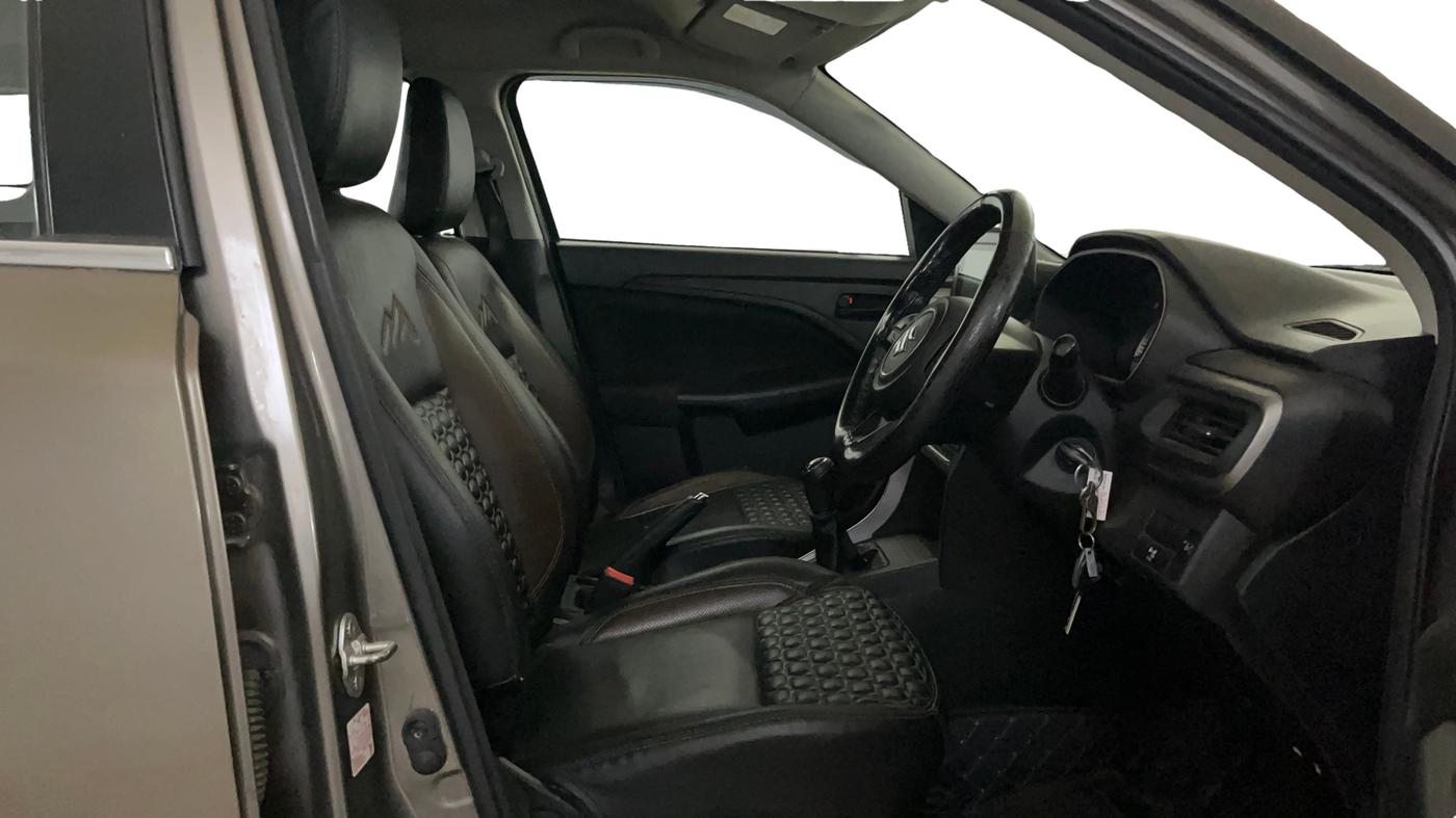 2023 Maruti BREZZA VXI S-CNG, CNG, Manual, 26,756 km, Right Side Front Door Cabin