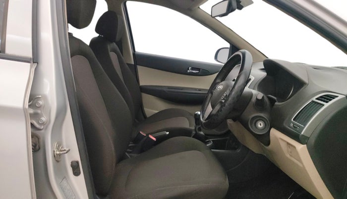 2013 Hyundai i20 SPORTZ 1.2, Petrol, Manual, 68,998 km, Right Side Front Door Cabin