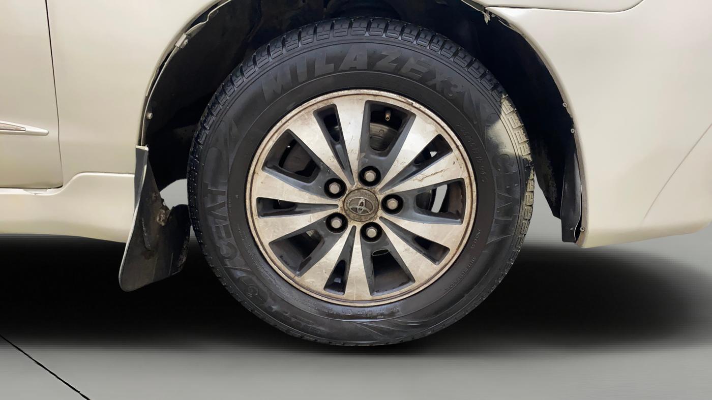2015 Toyota Innova 2.5 VX 7 STR, Diesel, Manual, 94,748 km, Right Front Wheel