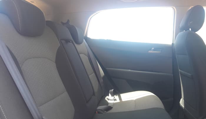 2016 Hyundai Creta SX PLUS 1.6 PETROL, Petrol, Manual, 77,192 km, Right Side Rear Door Cabin