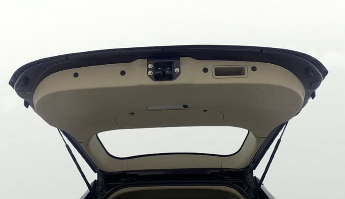 2016 Mahindra XUV500 W10 AWD AT, Diesel, Automatic, 91,250 km, Boot Door Open