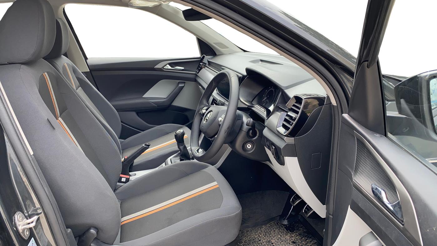 2025 Skoda KUSHAQ AMBITION 1.0L TSI MT, Petrol, Manual, 1,421 km, Right Side Front Door Cabin