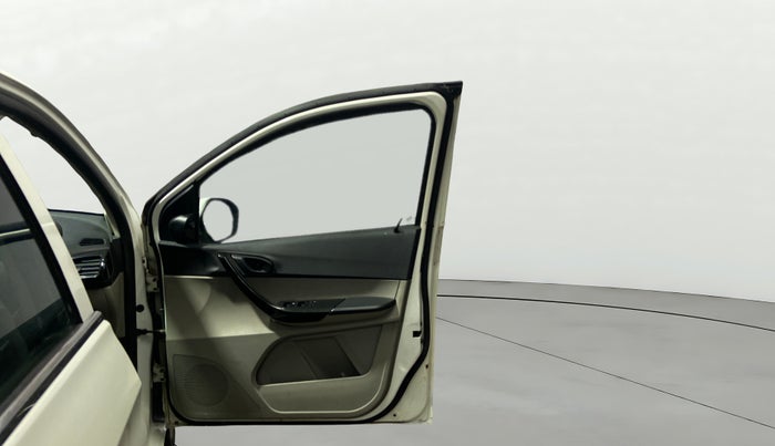 2018 Tata Tiago XT PETROL, Petrol, Manual, 76,449 km, RHS Front Door