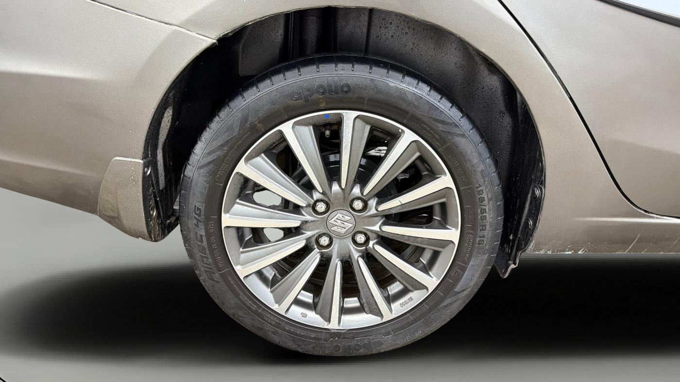2019 Maruti Ciaz ALPHA 1.5 SHVS PETROL, Petrol, Manual, 1,05,643 km, Right Rear Wheel