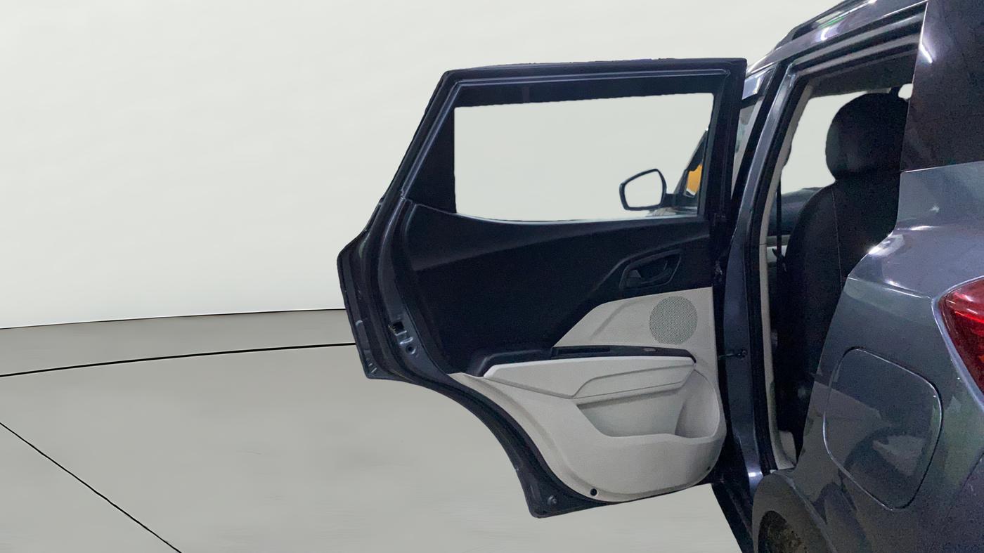 2023 Mahindra XUV300 W6 1.2 PETROL, Petrol, Manual, 41,020 km, LHS Rear Door