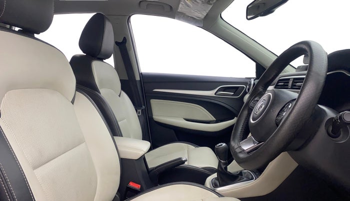2024 MG ASTOR  Sharp Pro 1.5 MT (Ivory), Petrol, Manual, 18,404 km, Right Side Front Door Cabin
