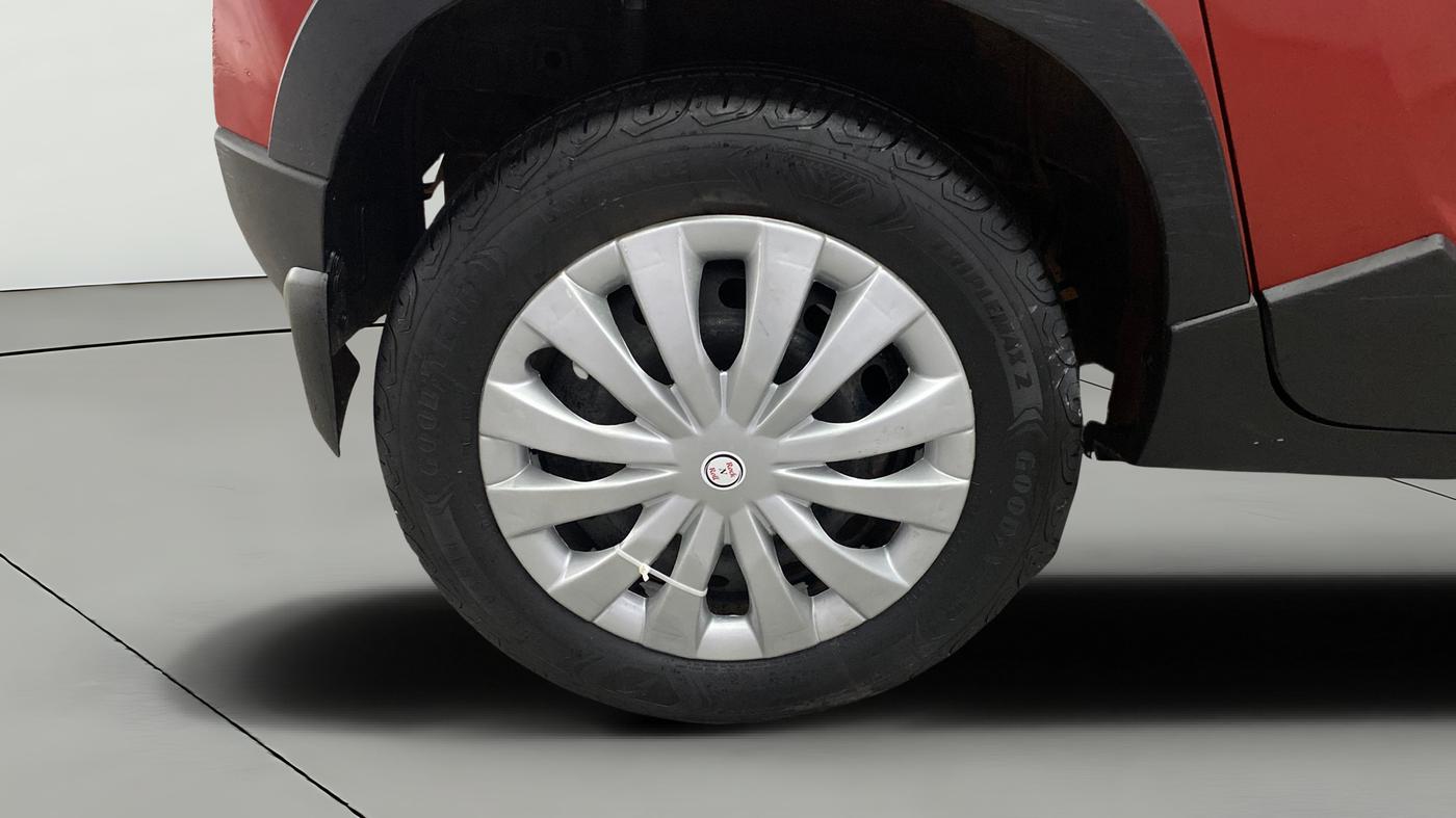 2015 Mahindra Kuv100 K6 5 STR, Petrol, Manual, 65,767 km, Right Rear Wheel