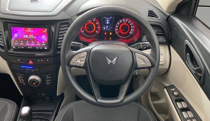 2023 Mahindra XUV300 W6 1.2 PETROL AMT, Petrol, Automatic, 16,670 km, Steering Wheel Close Up
