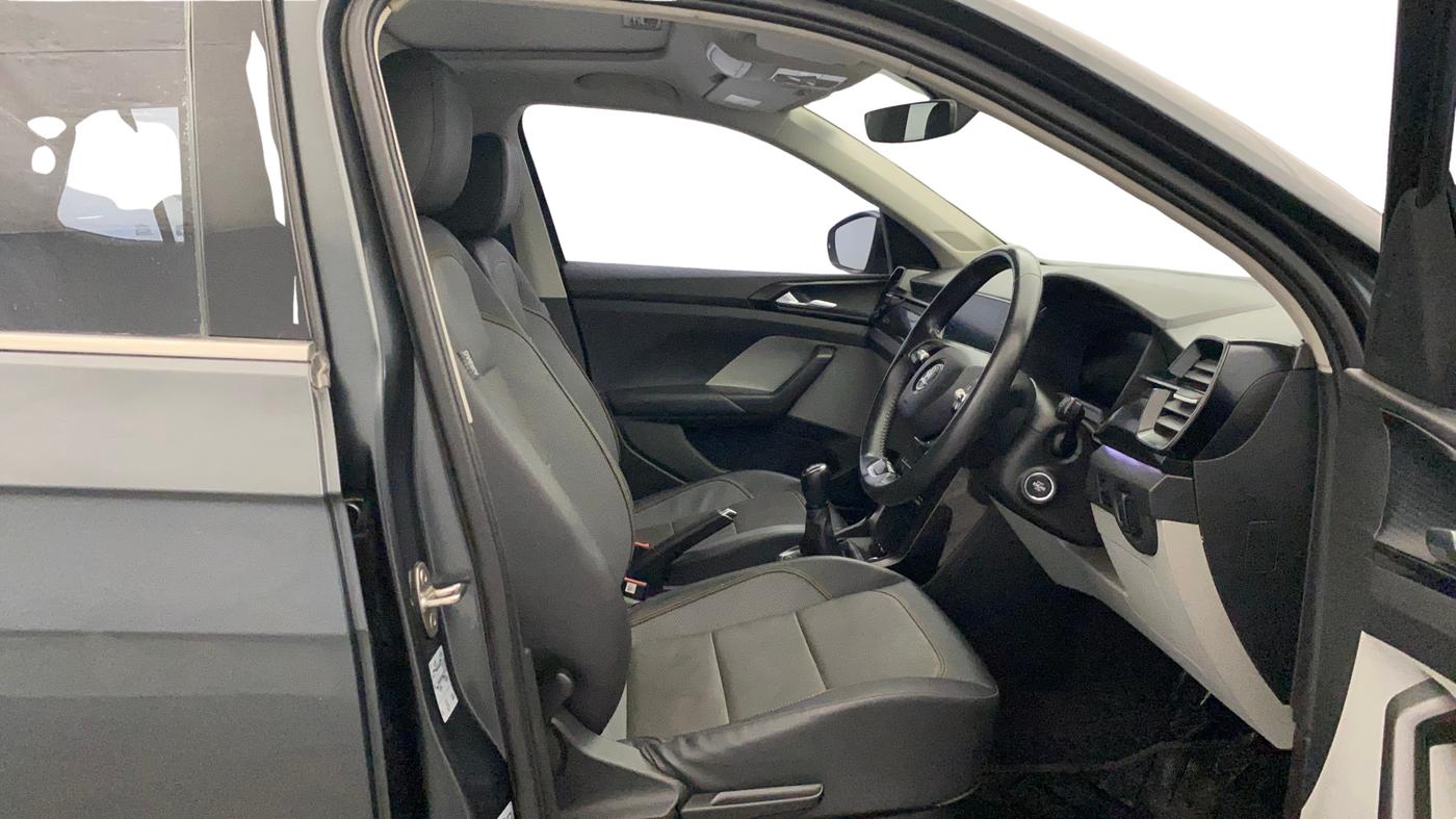 2023 Skoda KUSHAQ STYLE 1.0L TSI MT, Petrol, Manual, 15,595 km, Right Side Front Door Cabin