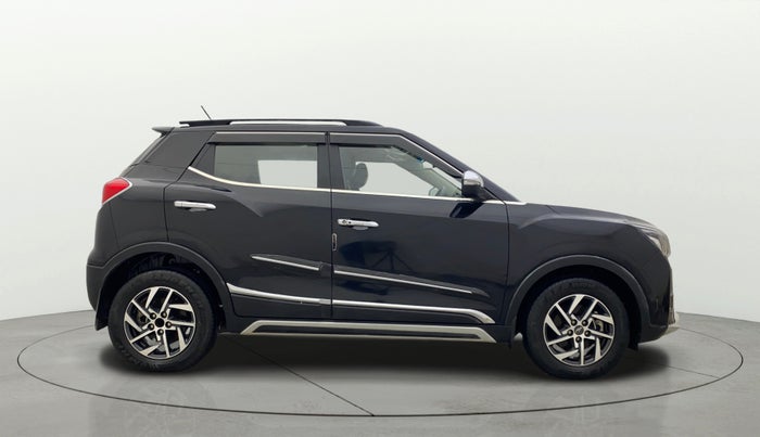 2022 Mahindra XUV300 W8 (O) 1.5 DIESEL, Diesel, Manual, 23,722 km, Right Side View
