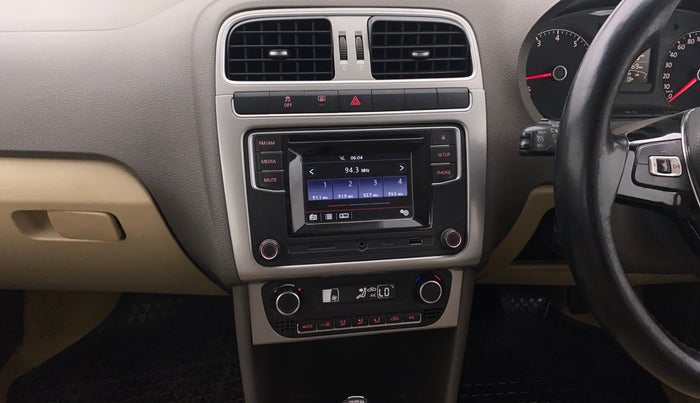 2016 Volkswagen Vento HIGHLINE PETROL AT, Petrol, Automatic, 1,21,165 km, Air Conditioner