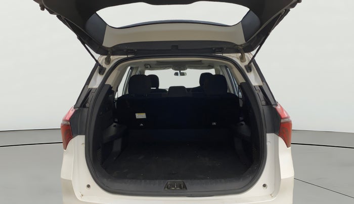 2023 Mahindra XUV700 AX 5 P MT 5 STR, Petrol, Manual, 26,910 km, Boot Open Zoomed View