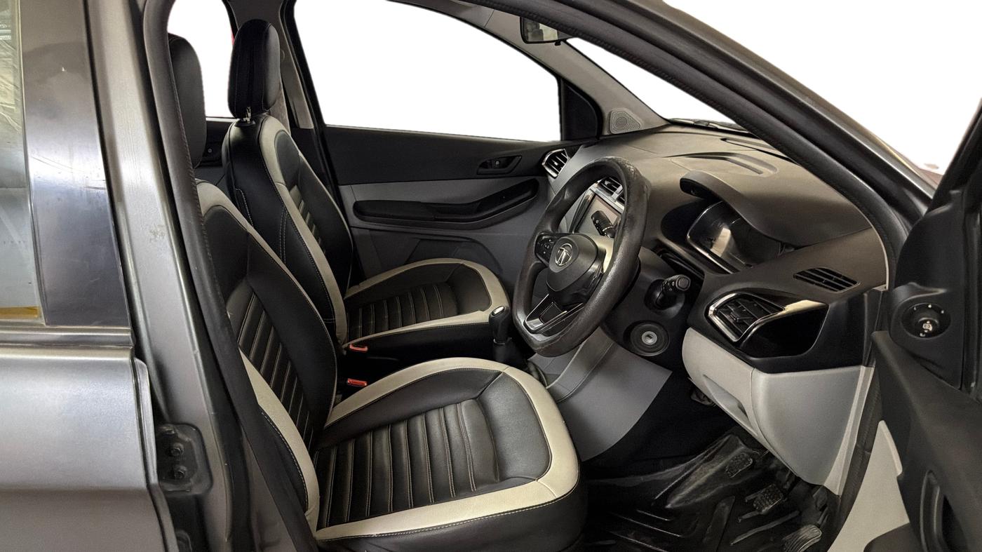 2020 Tata Tiago XZ PETROL, Petrol, Manual, 1,06,731 km, Right Side Front Door Cabin