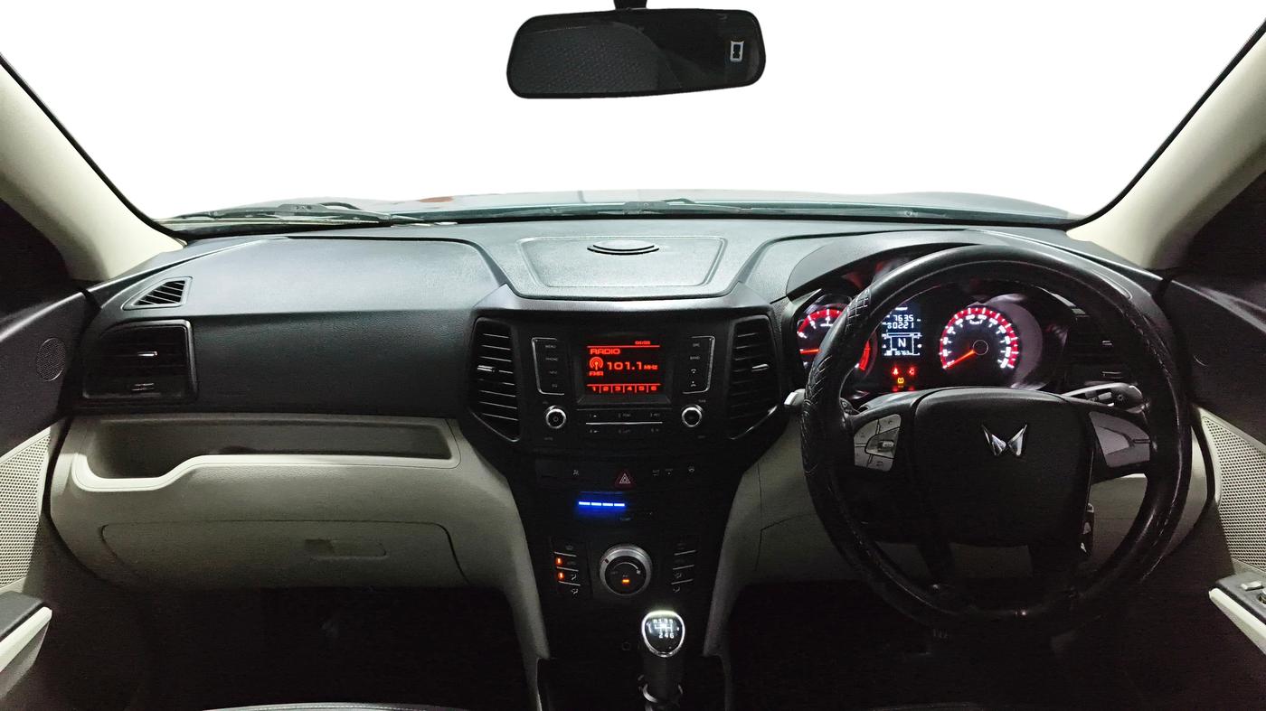 2023 Mahindra XUV300 W6 1.2 PETROL, Petrol, Manual, 36,754 km, Dashboard