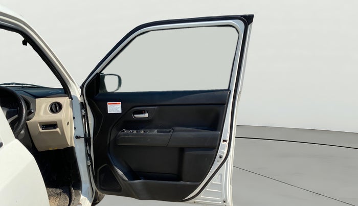 2022 Maruti New Wagon-R VXI CNG 1.0, CNG, Manual, 69,990 km, RHS Front Door