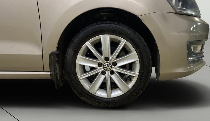 2017 Volkswagen Vento HIGHLINE PETROL AT, Petrol, Automatic, 75,987 km, Right Front Wheel