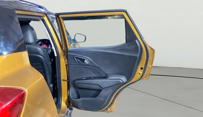 2023 Mahindra XUV300 W8(O) 1.2 PETROL DUAL TONE, Petrol, Manual, 58,758 km, RHS Rear Door