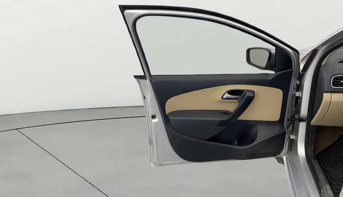 2015 Volkswagen Polo HIGHLINE1.2L, Petrol, Manual, 1,05,657 km, LHS Front Door