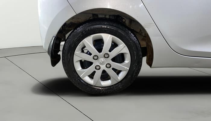 2018 Hyundai Eon SPORTZ, Petrol, Manual, 21,845 km, Right Rear Wheel