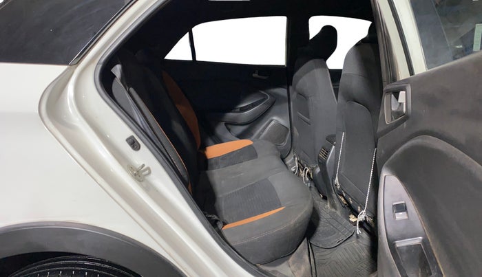 2016 Hyundai i20 Active 1.2 S, Petrol, Manual, 1,08,259 km, Right Side Rear Door Cabin