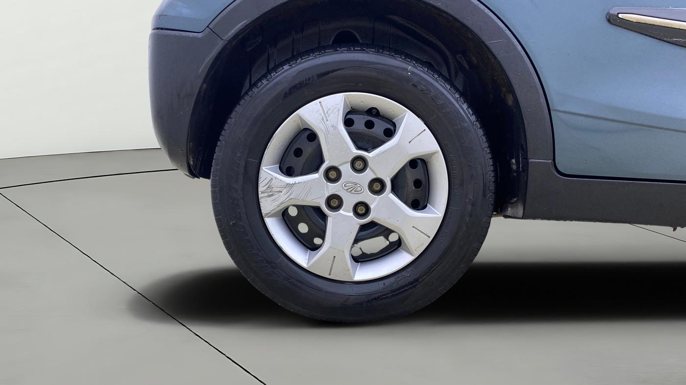 2021 Mahindra XUV300 W6 1.2 PETROL AMT, Petrol, Automatic, 62,028 km, Right Rear Wheel