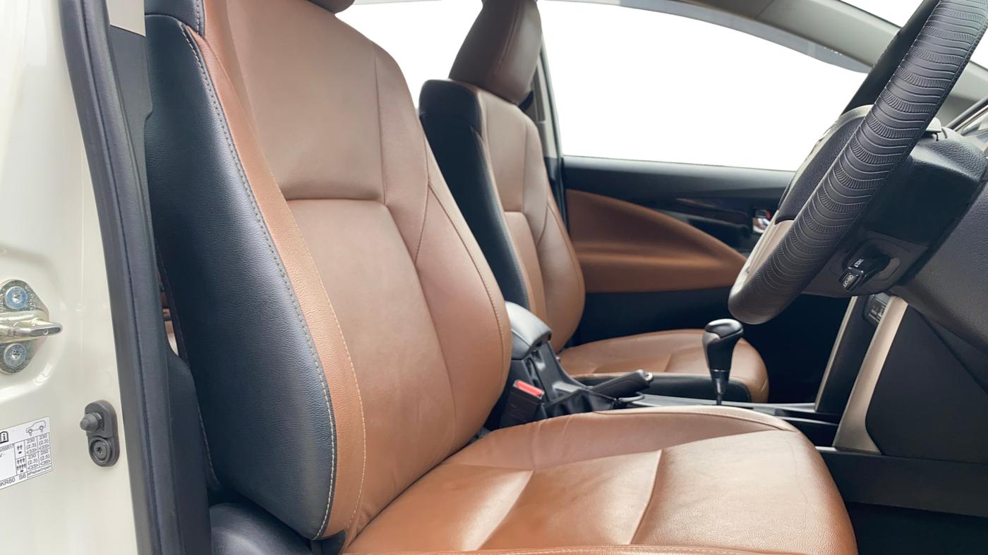 2022 Toyota Innova Crysta 2.7 ZX AT 7 STR, Petrol, Automatic, 35,119 km, Right Side Front Door Cabin