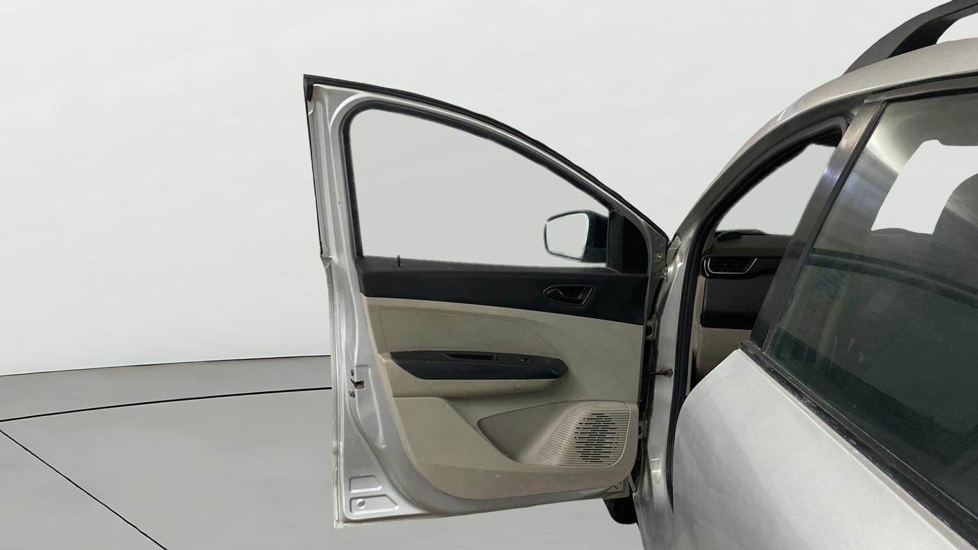 2022 Renault TRIBER RXT, Petrol, Manual, 96,018 km, LHS Front Door