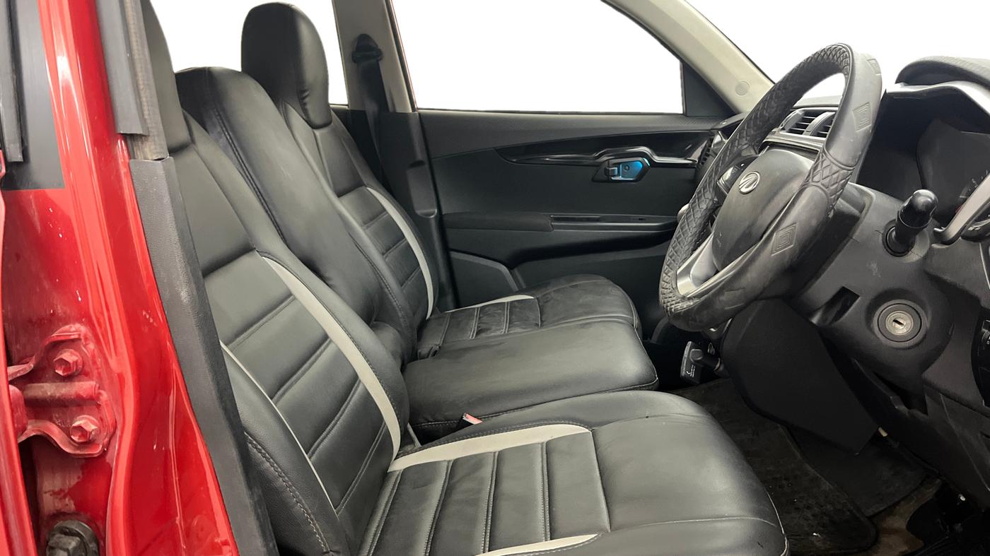 2017 Mahindra KUV 100 NXT K8 P 6 STR, Petrol, Manual, 69,976 km, Right Side Front Door Cabin