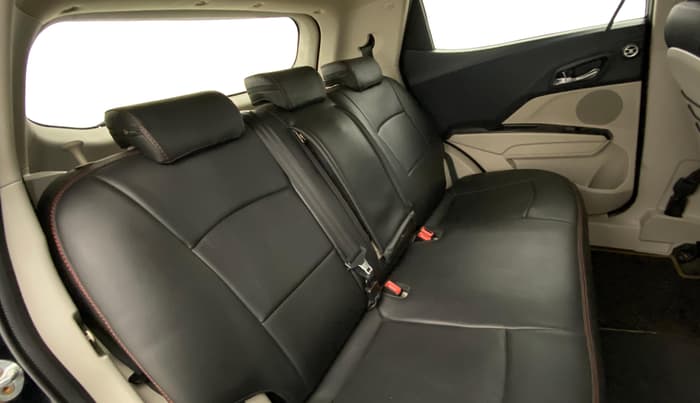 2019 Mahindra XUV300 W8 (O) 1.2 PETROL, Petrol, Manual, 82,849 km, Right Side Rear Door Cabin