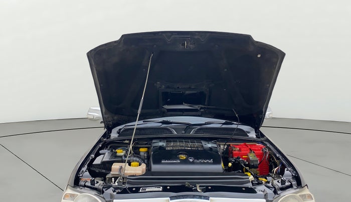 2013 Mahindra Scorpio VLX 2WD AIRBAG, Diesel, Manual, 1,44,881 km, Open Bonet