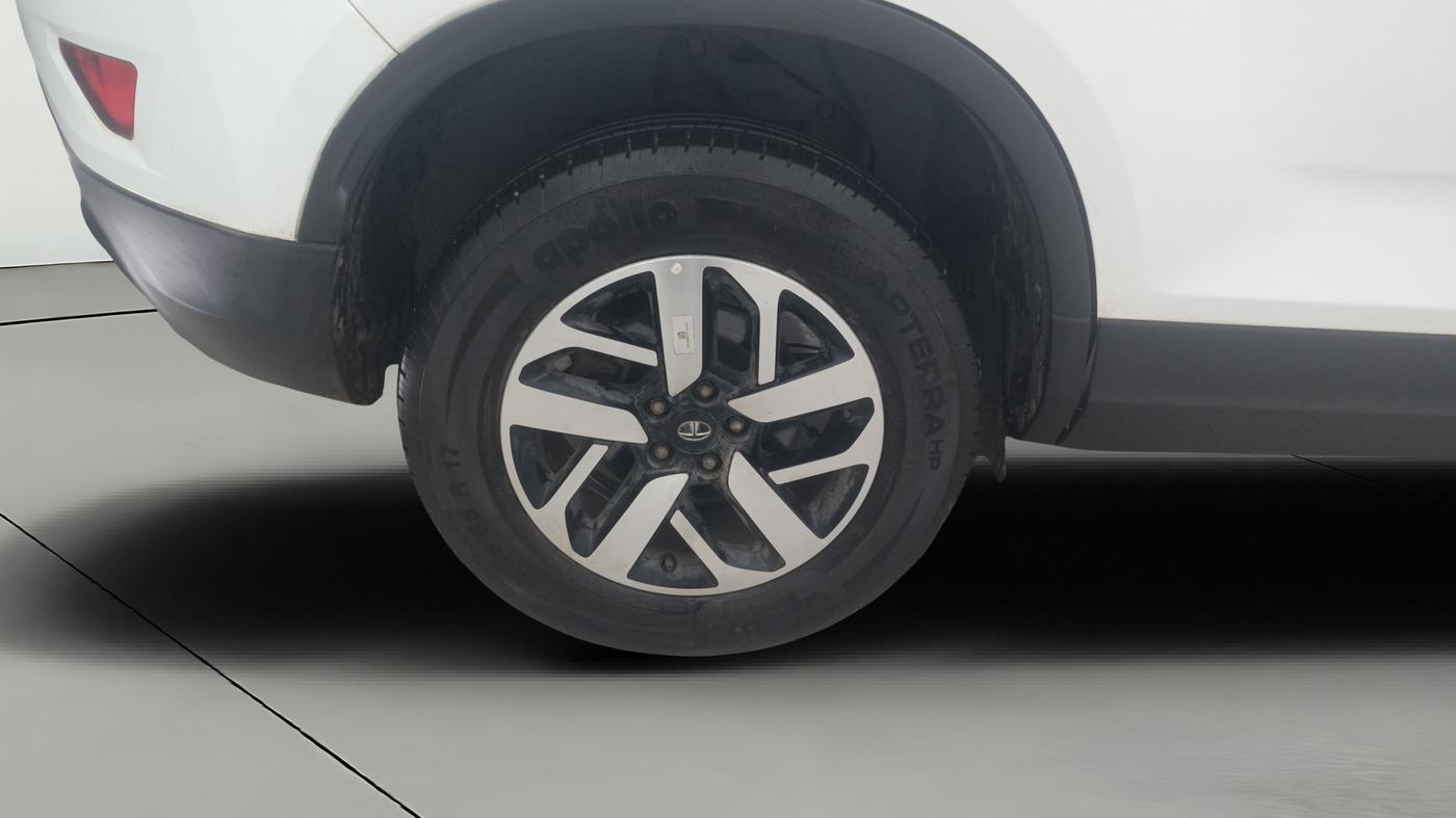 2023 Tata Harrier XZ Plus 2.0Lkryotec halo Dark Edition, Diesel, Manual, 17,494 km, Right Rear Wheel