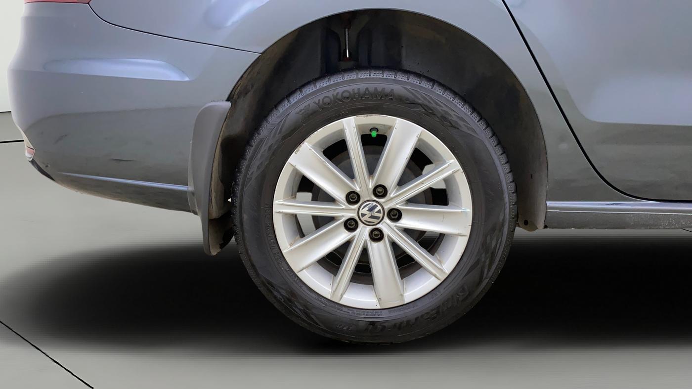2015 Volkswagen Vento 1.2 TSI HIGHLINE PLUS AT, Petrol, Automatic, 47,203 km, Right Rear Wheel