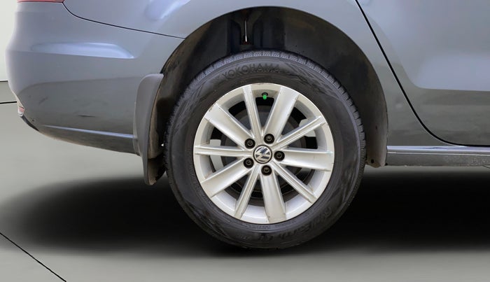 2015 Volkswagen Vento 1.2 TSI HIGHLINE PLUS AT, Petrol, Automatic, 47,203 km, Right Rear Wheel