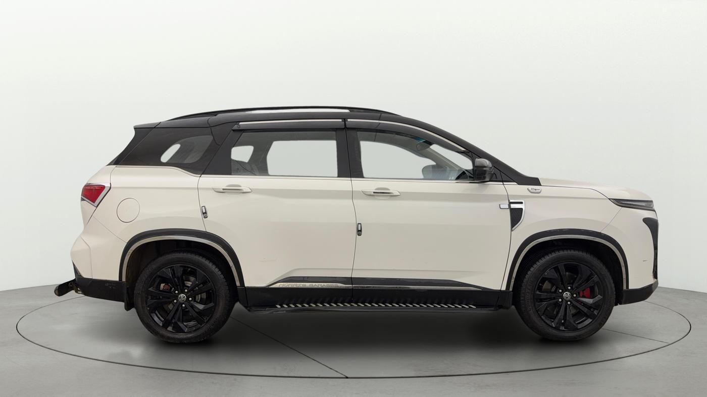 2024 MG HECTOR PLUS Sharp Pro Snowstorm 2.0 Turbo MT 7 STR, Diesel, Manual, 21,040 km, Right Side View