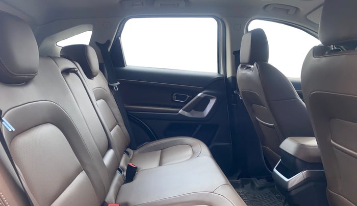 2021 Tata Harrier XZ PLUS 2.0L, Diesel, Manual, 88,963 km, Right Side Rear Door Cabin