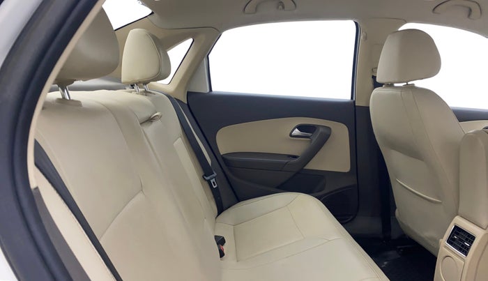 2013 Volkswagen Vento HIGHLINE DIESEL 1.6, Diesel, Manual, 70,042 km, Right Side Rear Door Cabin