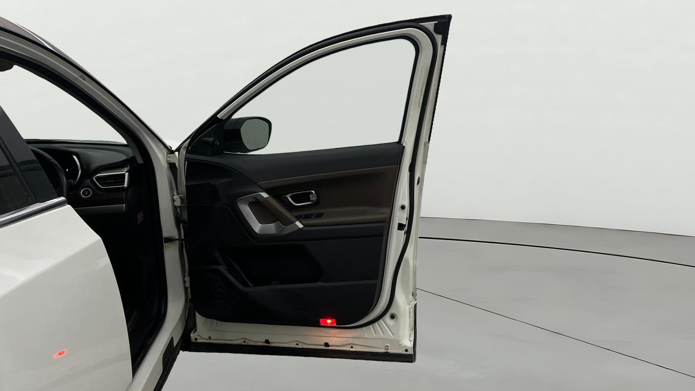 2023 Tata Harrier XZ PLUS 2.0L DUAL TONE, Diesel, Manual, 1,12,783 km, RHS Front Door