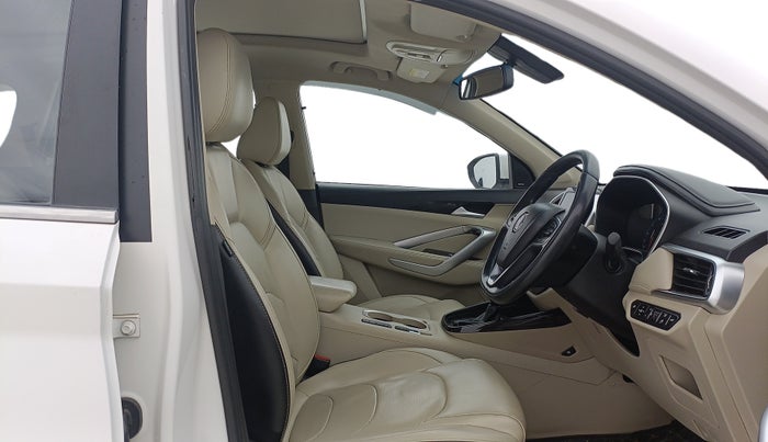 2021 MG HECTOR SHARP 1.5 PETROL CVT, Petrol, Automatic, 1,22,488 km, Right Side Front Door Cabin