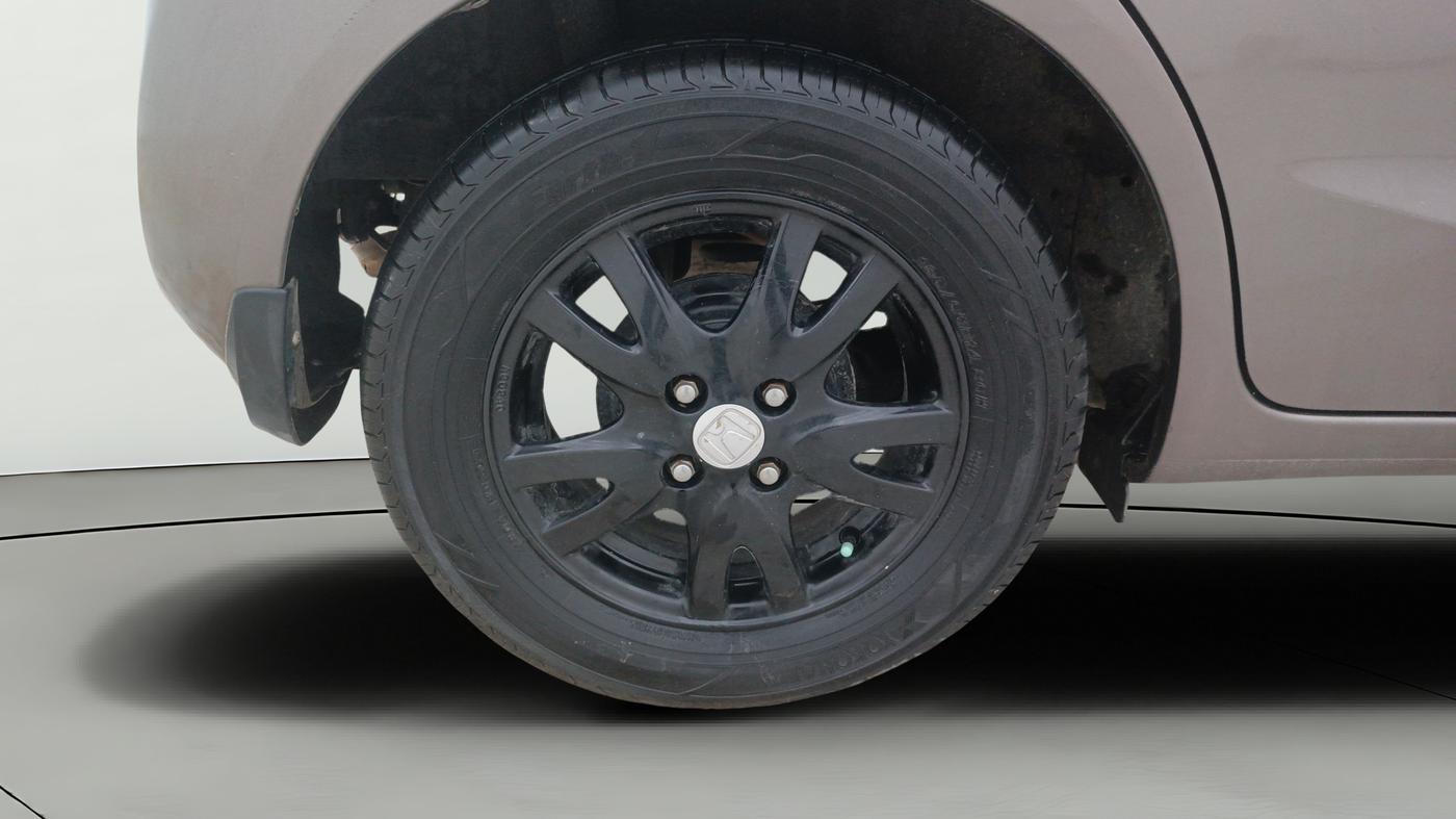 2014 Honda Brio VX AT, Petrol, Automatic, 75,518 km, Right Rear Wheel