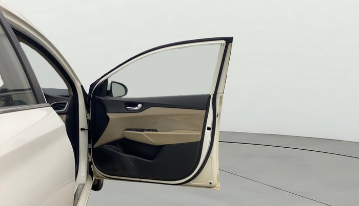 2018 Hyundai Verna 1.6 VTVT SX, Petrol, Manual, 50,169 km, RHS Front Door