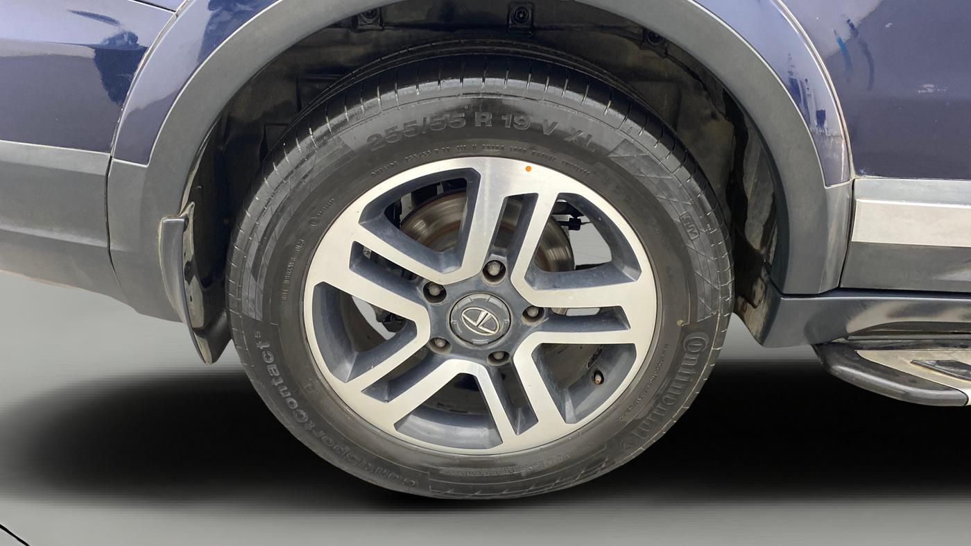 2019 Tata Hexa XTA 4X2 6 STR, Diesel, Automatic, 85,668 km, Right Rear Wheel