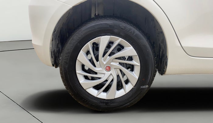 2015 Maruti Swift VXI, Petrol, Manual, 1,48,954 km, Right Rear Wheel