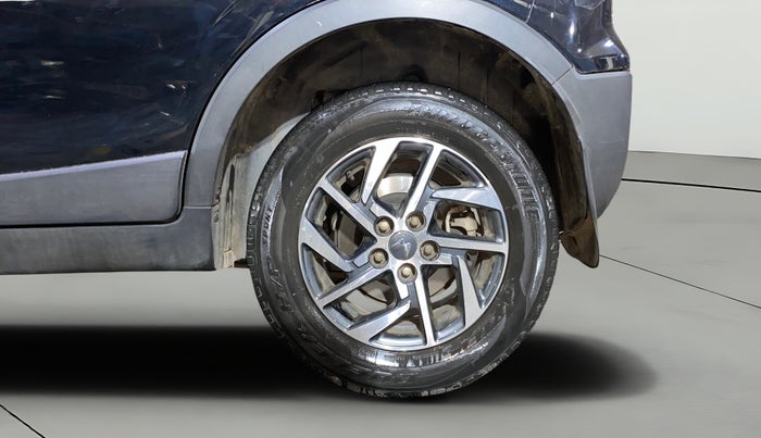 2023 Mahindra XUV300 W8 (O) 1.2 PETROL, Petrol, Manual, 27,501 km, Left Rear Wheel