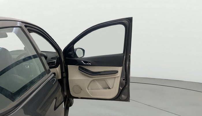 2022 Tata Tiago XZ PLUS CNG, CNG, Manual, 27,657 km, RHS Front Door