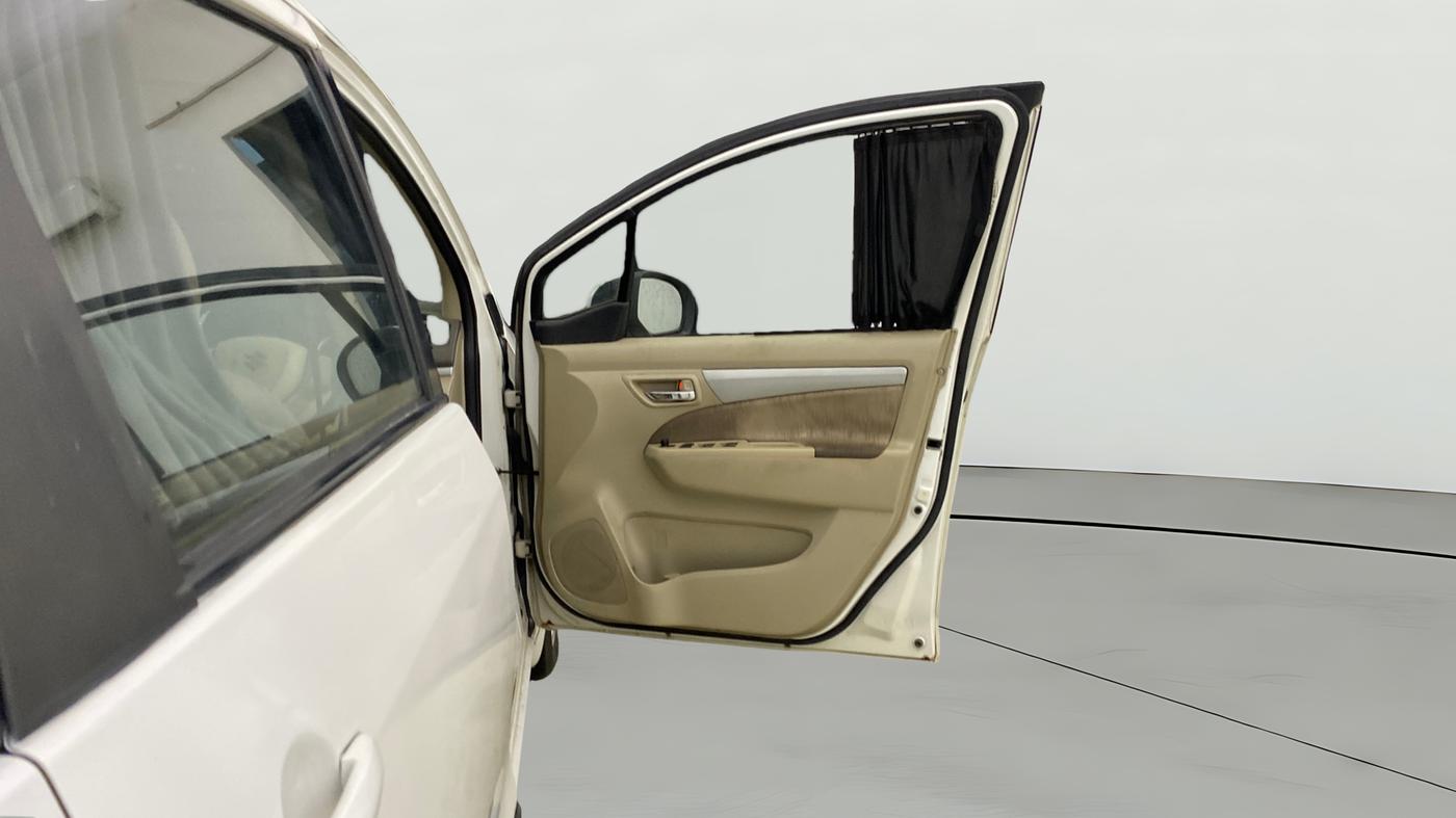 2014 Maruti Ertiga VXI CNG, CNG, Manual, 97,216 km, RHS Front Door