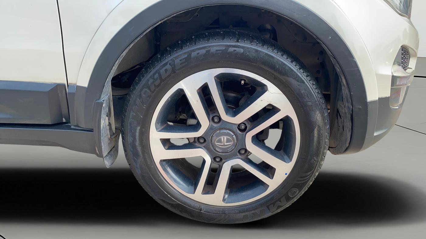 2017 Tata Hexa XTA 4X2 6 STR, Diesel, Automatic, 57,480 km, Right Front Wheel
