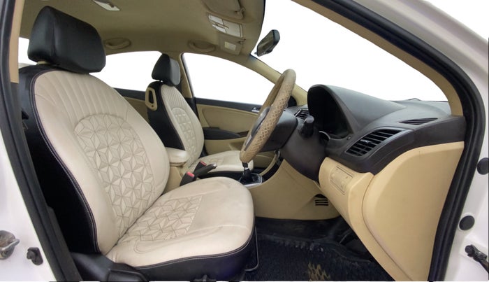 2015 Hyundai Verna FLUIDIC 1.6 CRDI S(O) 4S, Diesel, Manual, 99,607 km, Right Side Front Door Cabin