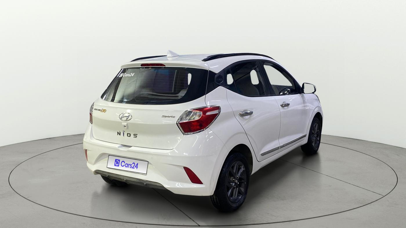 2022 Hyundai GRAND I10 NIOS SPORTZ 1.2 KAPPA VTVT, Petrol, Manual, 28,176 km, Right Back Diagonal