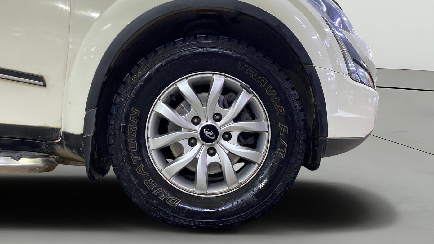 2019 Mahindra XUV500 W9, Diesel, Manual, 77,303 km, Right Front Wheel