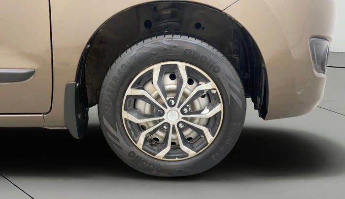 2017 Maruti Wagon R 1.0 LXI CNG, CNG, Manual, 1,04,395 km, Right Front Wheel